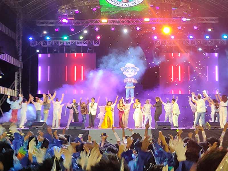 Isabela street dancers, Julie Anne San Jose, Jessica Villarubin, Thea Astley, Jeremiah Tiangco, Jake Gacang, John Rex, Nic Galano, and the Whiplash Dance Company
